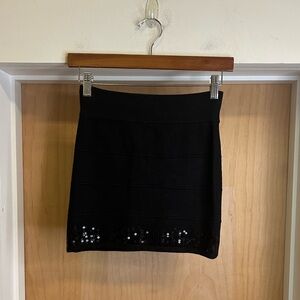 Y2K 2B Bebe Black Knit Stretch Mini Skirt with Sequin Trim - size L